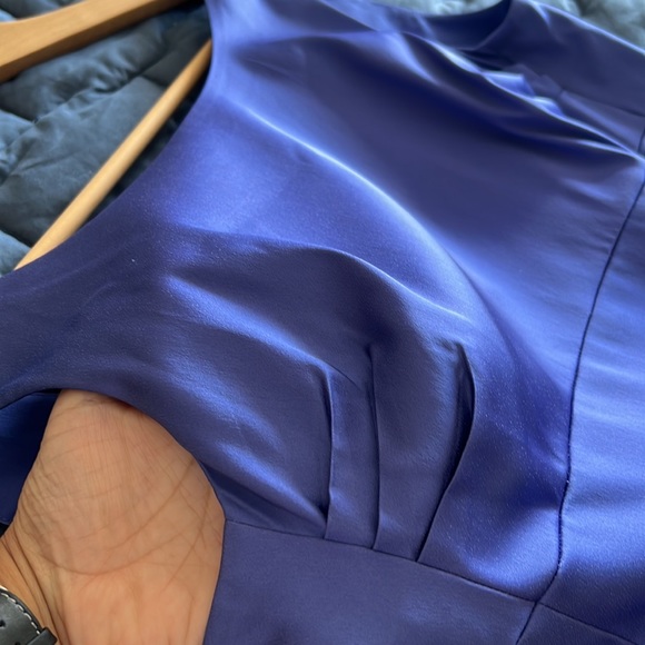 Classic Navy Blue Sleeveless Sheath Dress
85% Nylon,15% Spandex size 6 like new - Picture 7 of 7